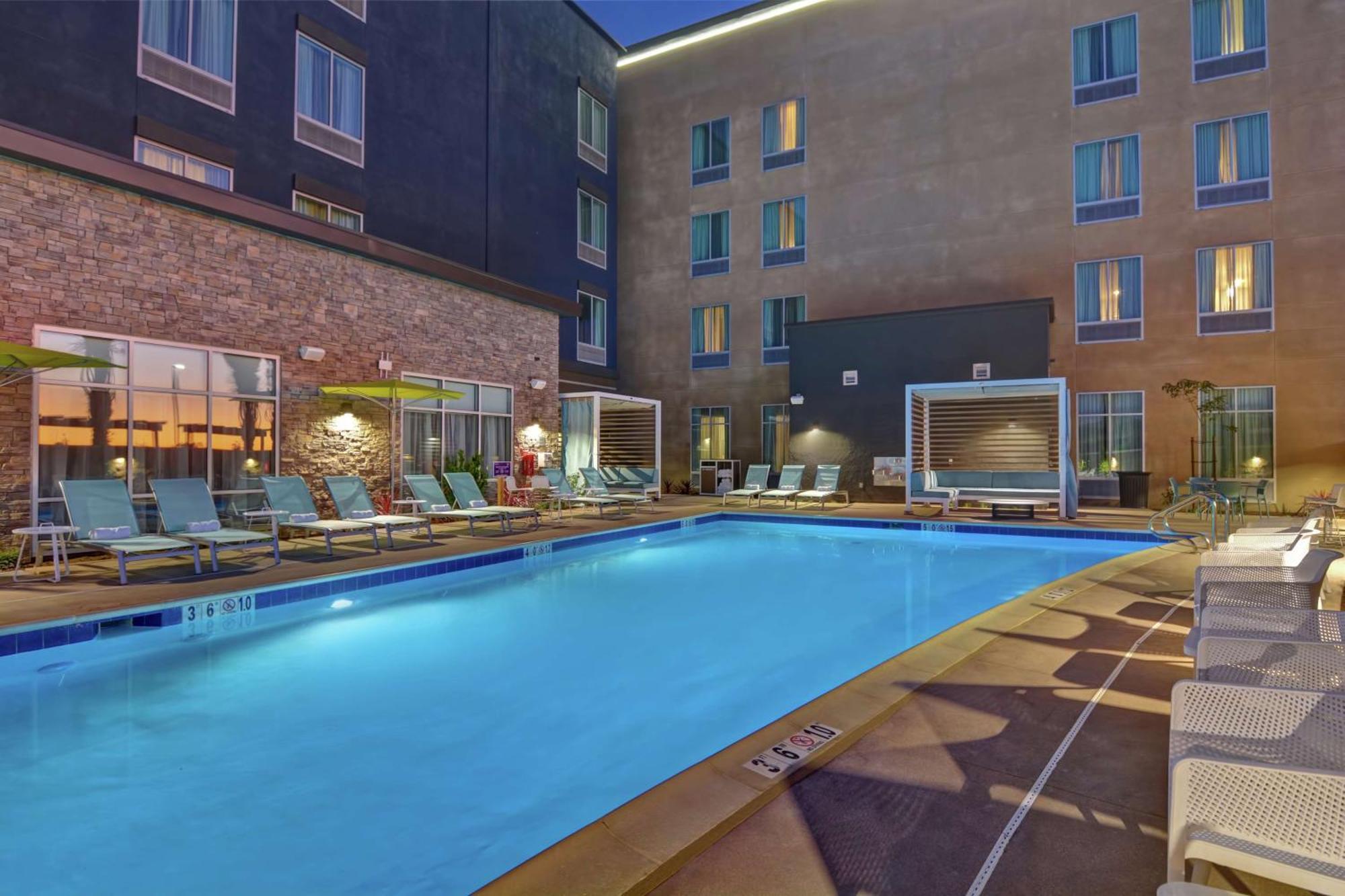 Hampton Inn Chula Vista Eastlake Exterior photo